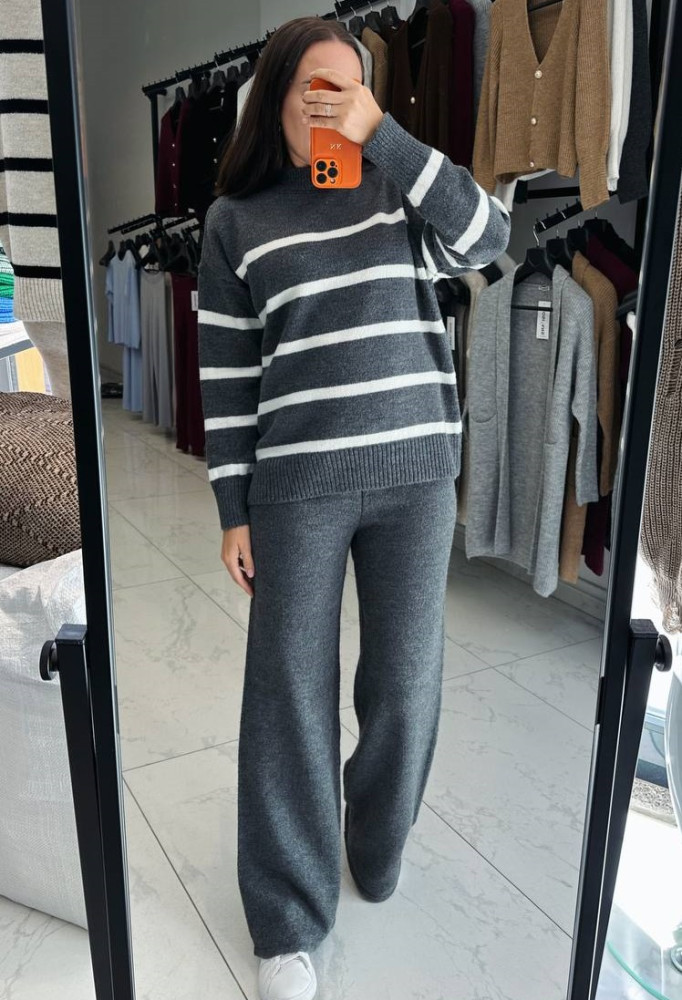 Вязаный женский оверсайз костюм AMU-A7019T1150 Вязаный женский оверсайз костюм AMU-A7019T1150