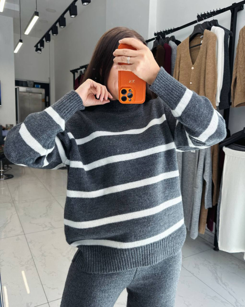 Вязаный женский оверсайз костюм AMU-A7019T1150 Вязаный женский оверсайз костюм AMU-A7019T1150