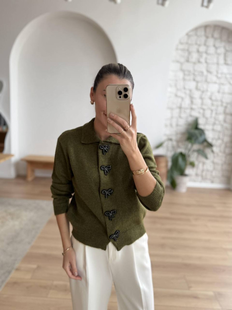 Кардиган із декоративними застібками AMU-A4575T670 Кардиган із декоративними застібками AMU-A4575T670