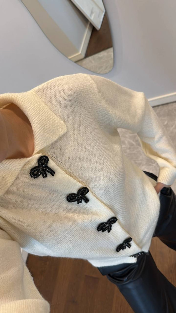 Кардиган із декоративними застібками AMU-A4575T670 Кардиган із декоративними застібками AMU-A4575T670