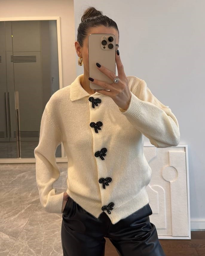 Кардиган із декоративними застібками AMU-A4575T670 Кардиган із декоративними застібками AMU-A4575T670