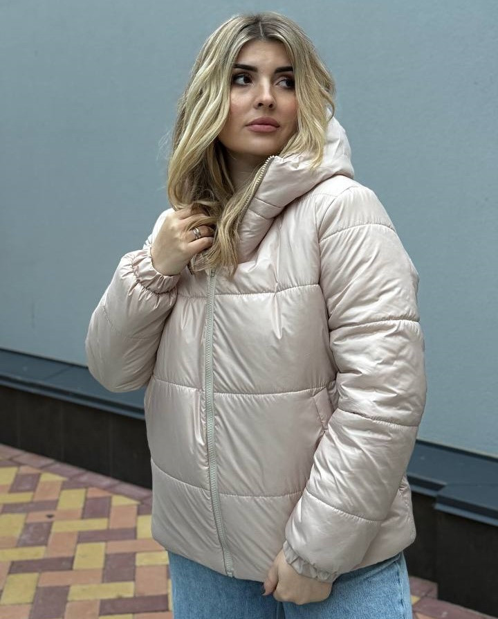 Женская короткая куртка с капюшоном AB-A1771T18 Женская короткая куртка с капюшоном AB-A1771T18