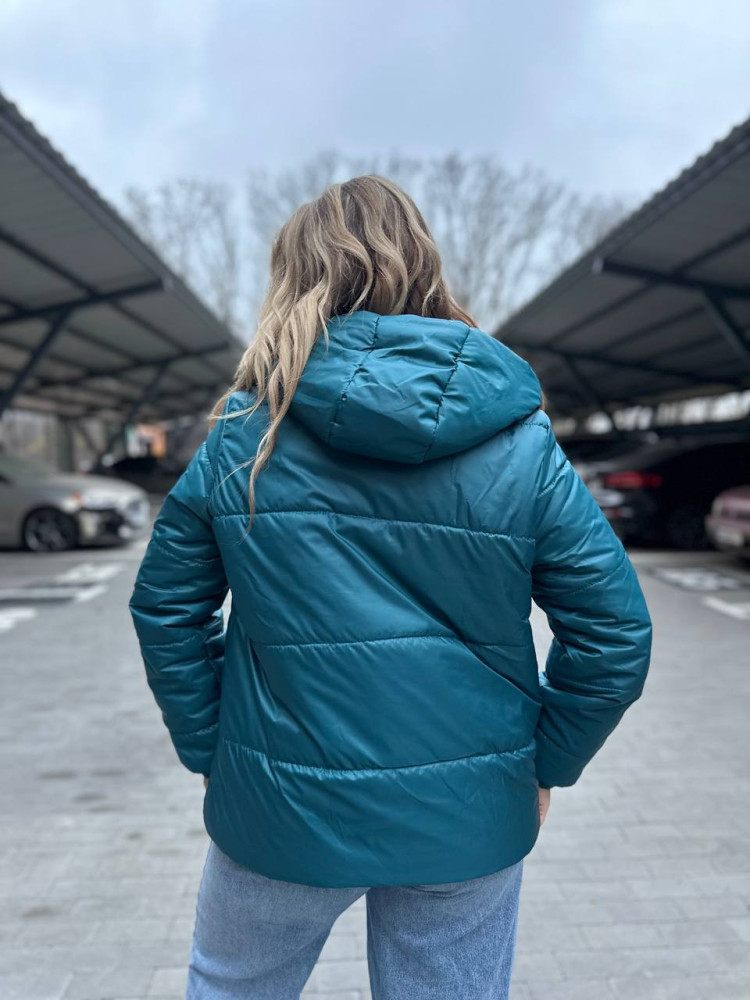 Женская короткая куртка с капюшоном AB-A1771T18 Женская короткая куртка с капюшоном AB-A1771T18