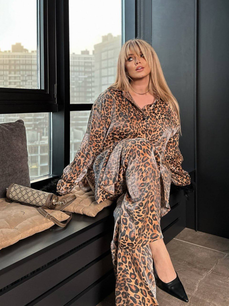 Брючный костюм со съемными перьями YM-A05782.17T27 Брючный костюм со съемными перьями YM-A05782.17T27