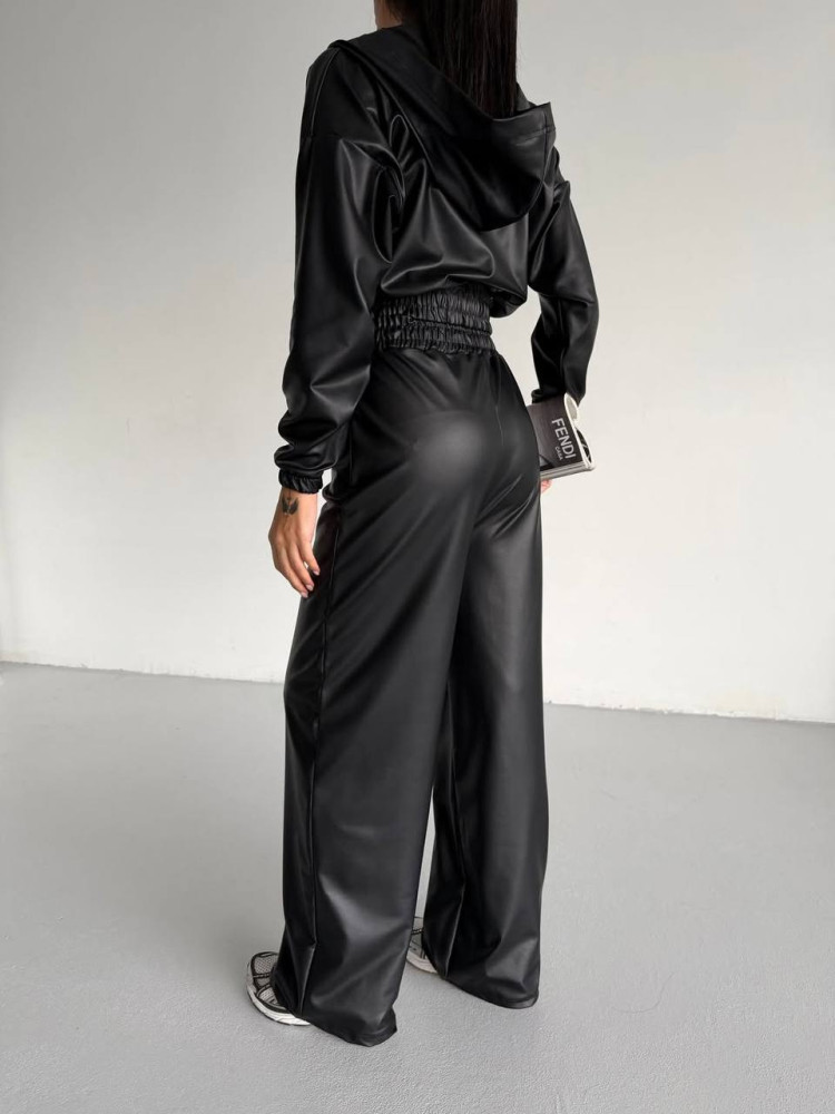 Костюм из экокожи на велюре DMP-R1877T550 Костюм из экокожи на велюре DMP-R1877T550