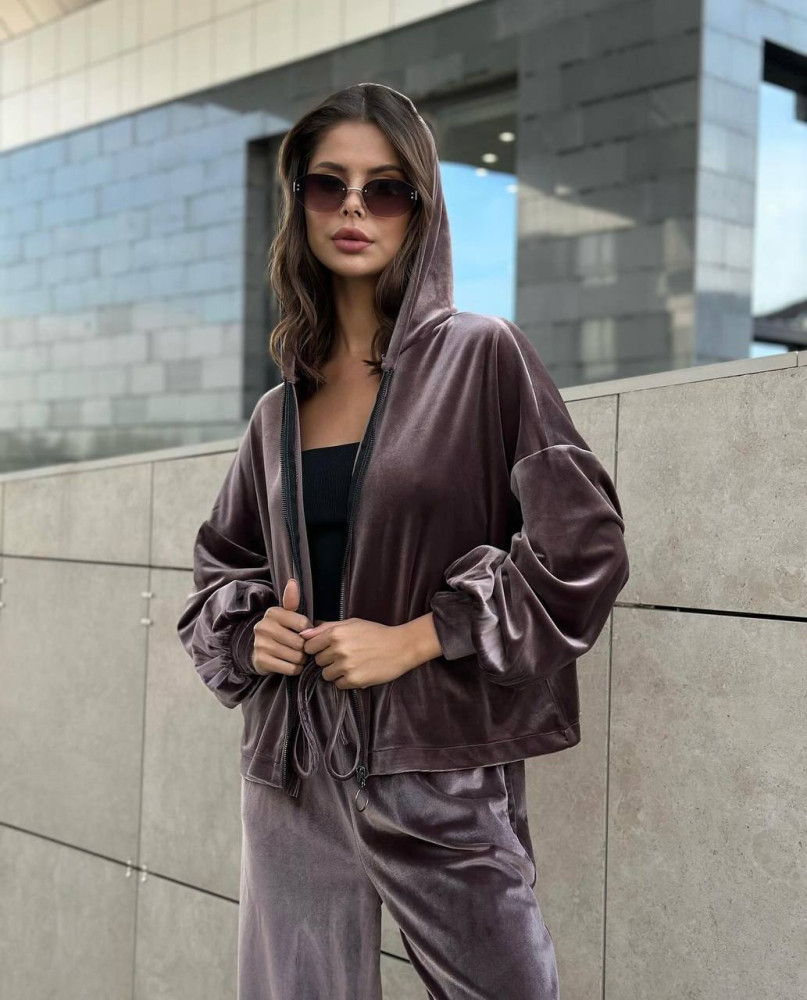 Комфортный велюровый костюм DMP-R1916T500 Комфортный велюровый костюм DMP-R1916T500