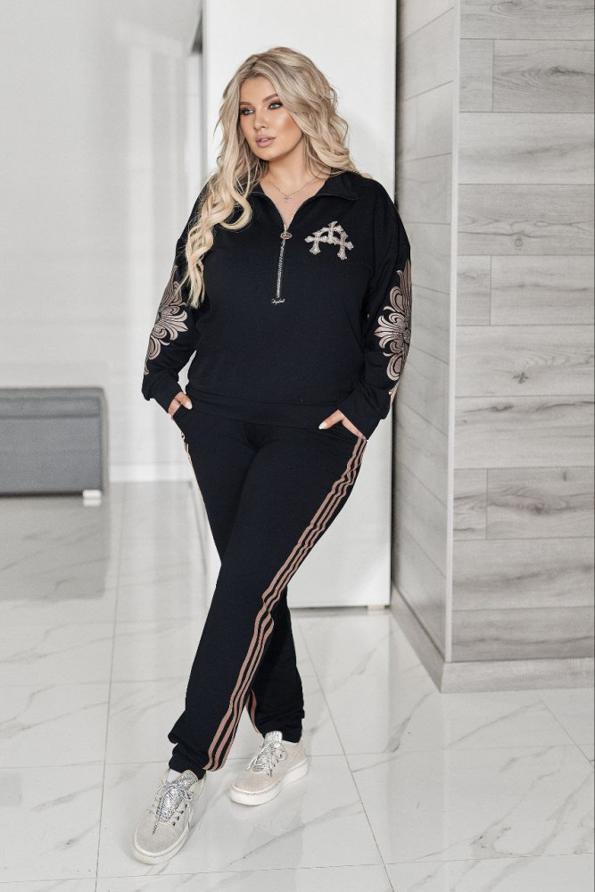 Женский костюм с аппликацией VOJ-A340T800 Женский костюм с аппликацией VOJ-A340T800