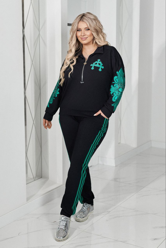 Женский костюм с аппликацией VOJ-A340T800 Женский костюм с аппликацией VOJ-A340T800