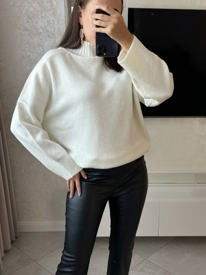 Вязаный женский свитер AMU-A2474T630