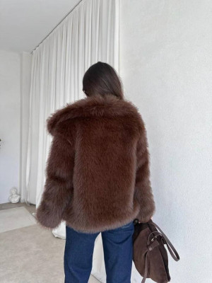 Стильна шубка із великим коміром AMU-A2059T1650