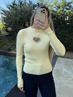 Базовий светр з сердечком AMU-A4810T499