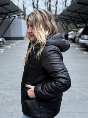 Женская короткая куртка с капюшоном AB-A1771T18