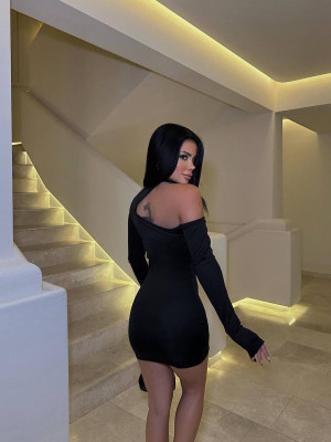 Платье с открытым плечом и спинкой YLM-A651T350