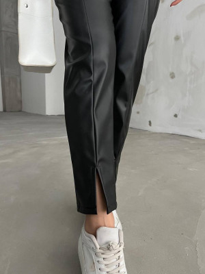 Брюки з матової еко-шкіри BRA-A062T389