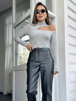 Стильный гольф с вырезом RED-A94T150